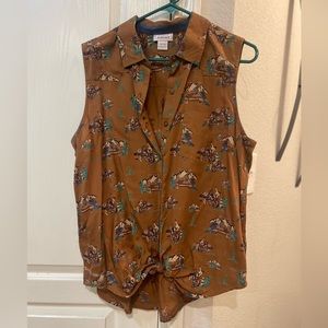 Women’s sleeveless Ariat blouse